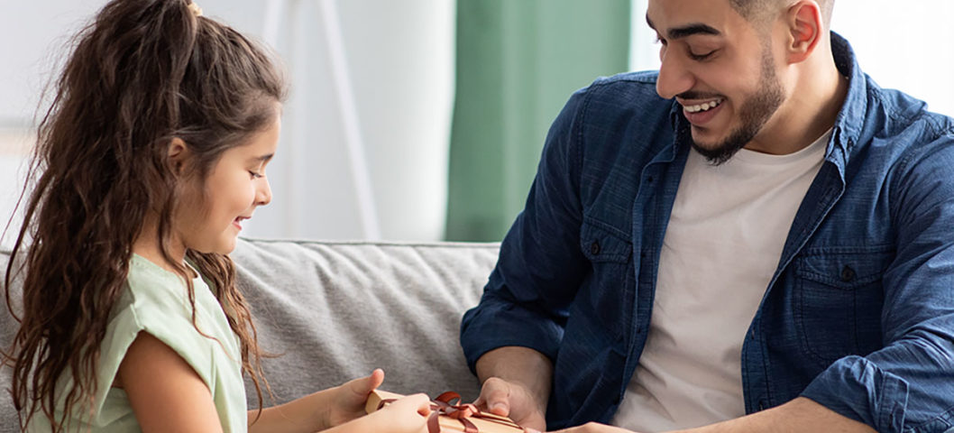 Featured-image-of-daughter-giving-her-father-a-DIY-Fathers-Day-gift